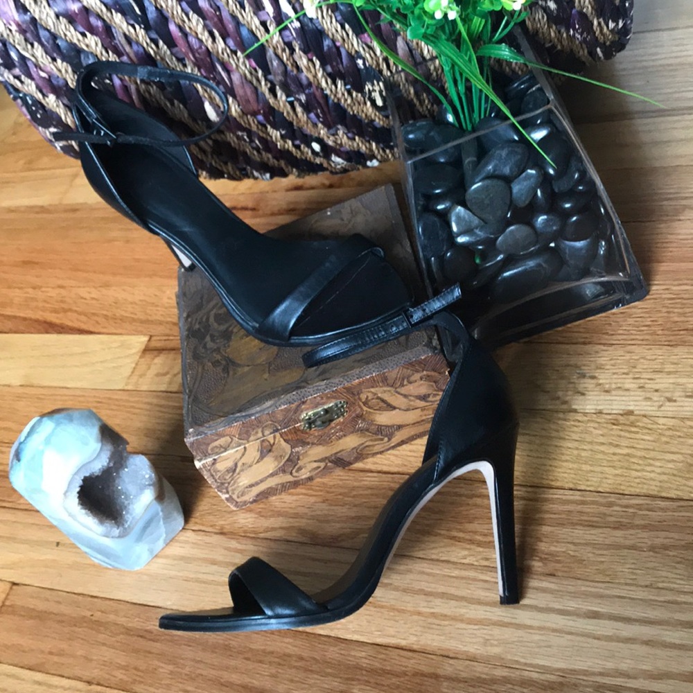 ✈️Zara 100% Leather Vintage Y2K Triangle Pointed toe heels sandals sz 39 black
